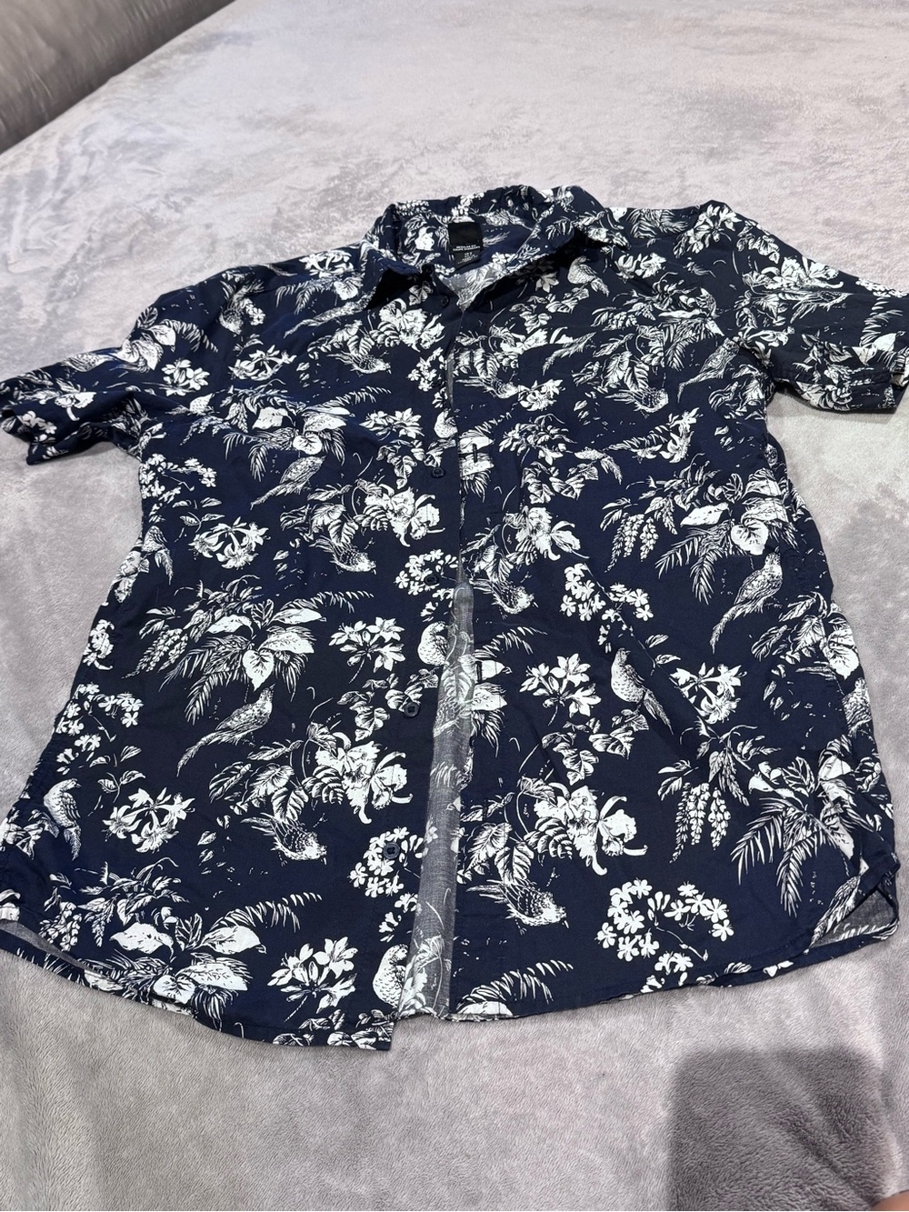 H&M Men’s Navy Floral Short-Sleeve Button-Up Shirt - Size S